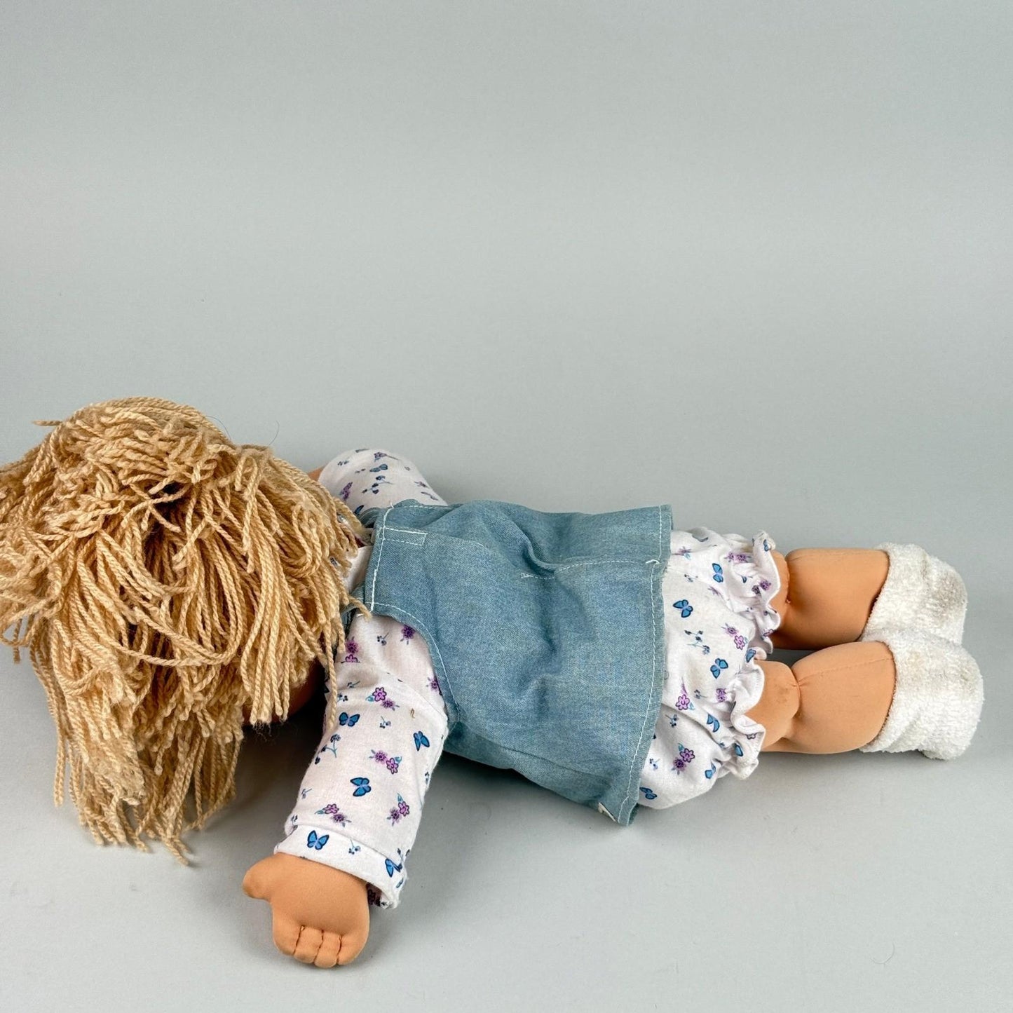 Cabbage Patch 2004 Kids Doll Blonde Hair Green Eyes Denim Overalls Outfit 17"