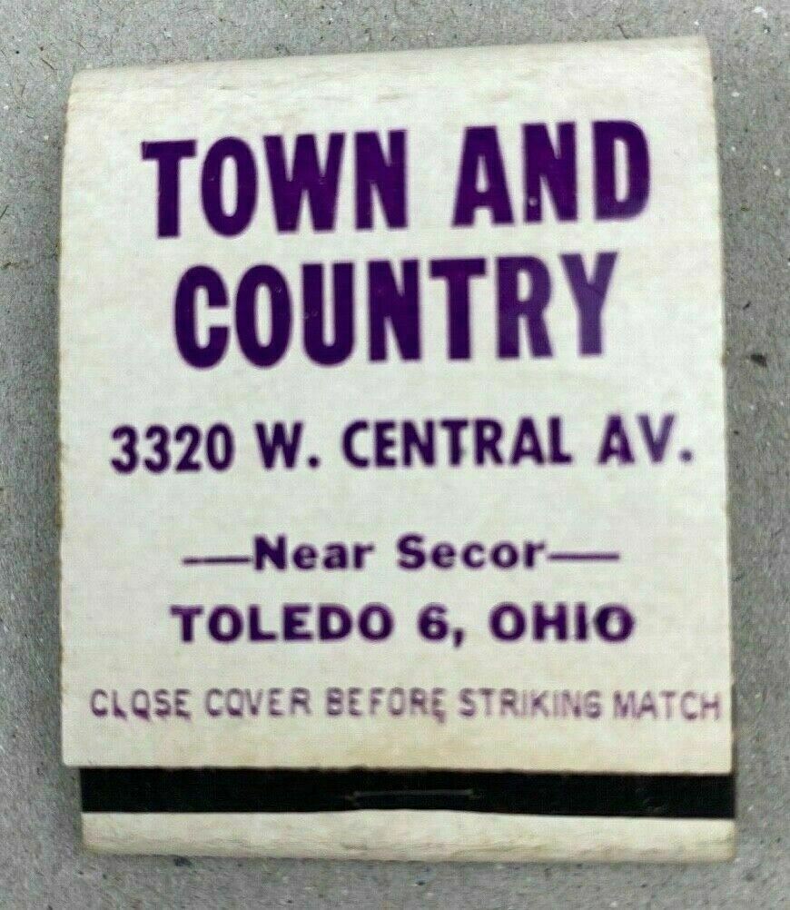 Vintage Town and Country Toledo Ohio (OH) Matches Matchbook (PH. JO. 0101)