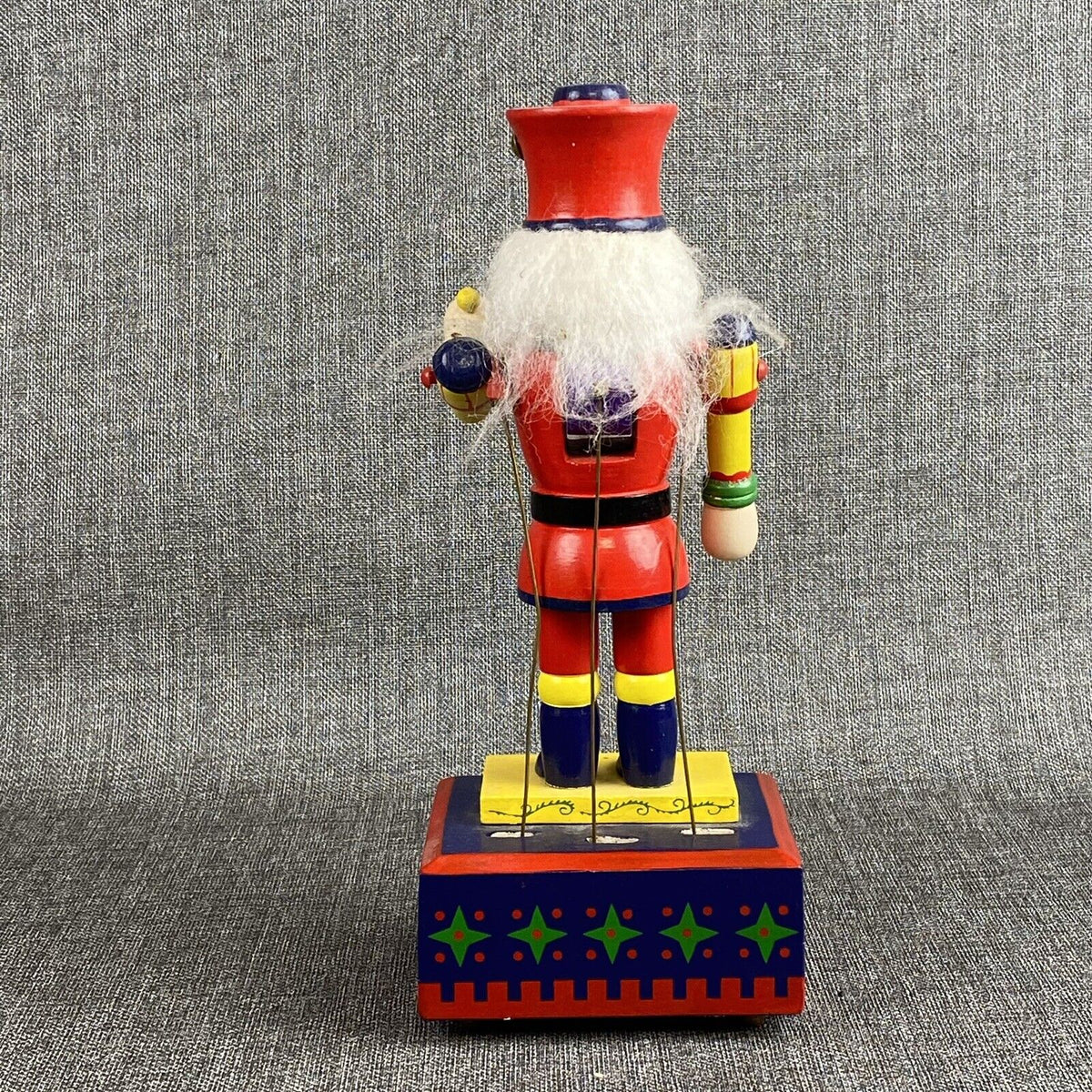 House of Lloyd Musical Nutcracker 11" Moving Arms Wooden Christmas 1996