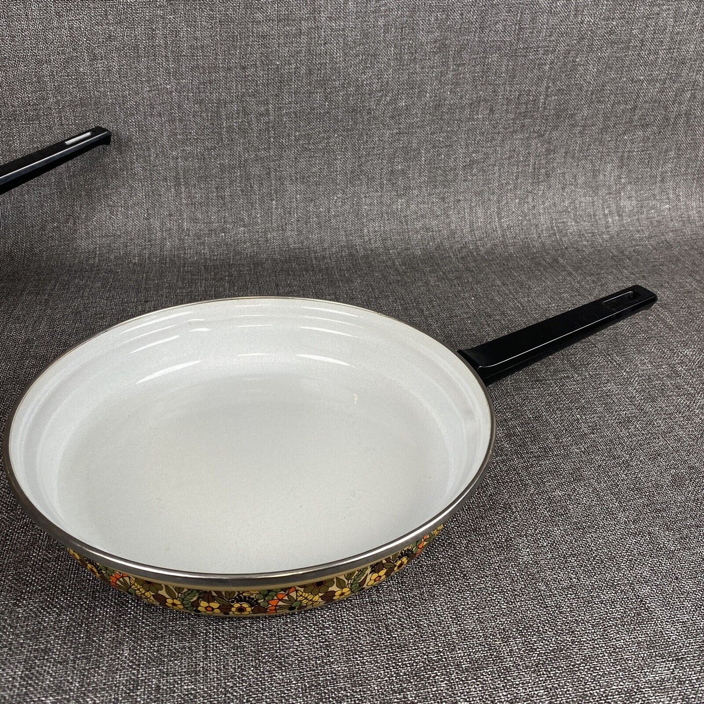 Set 4 Vtg MCM 70s EnamelWare Sauce Fry Pan Pots 3 Lids Floral 10” 6.5” 7.5”