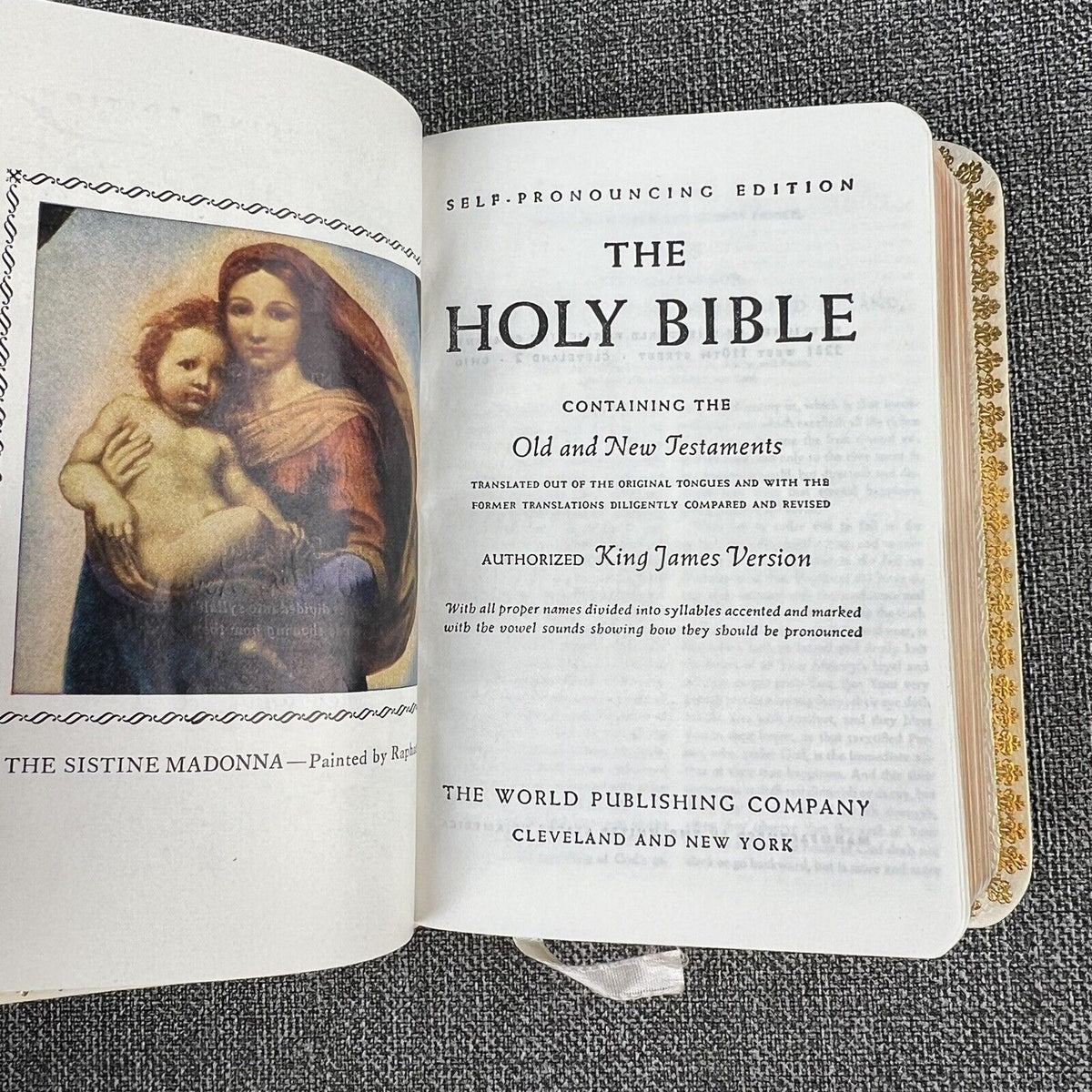 Holy Bible KJV White Vintage World Publishing Old and New Testaments NIB