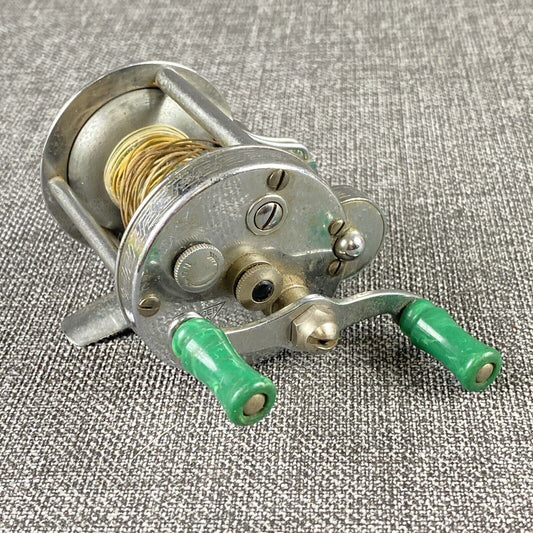 Vintage Pflueger 1893L Bait Casting Reel Fishing USA Akron Nice Smooth