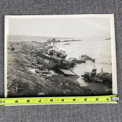 Official U. S. Marine Corps Photo To the shores of Iwo Jima WWII 1945