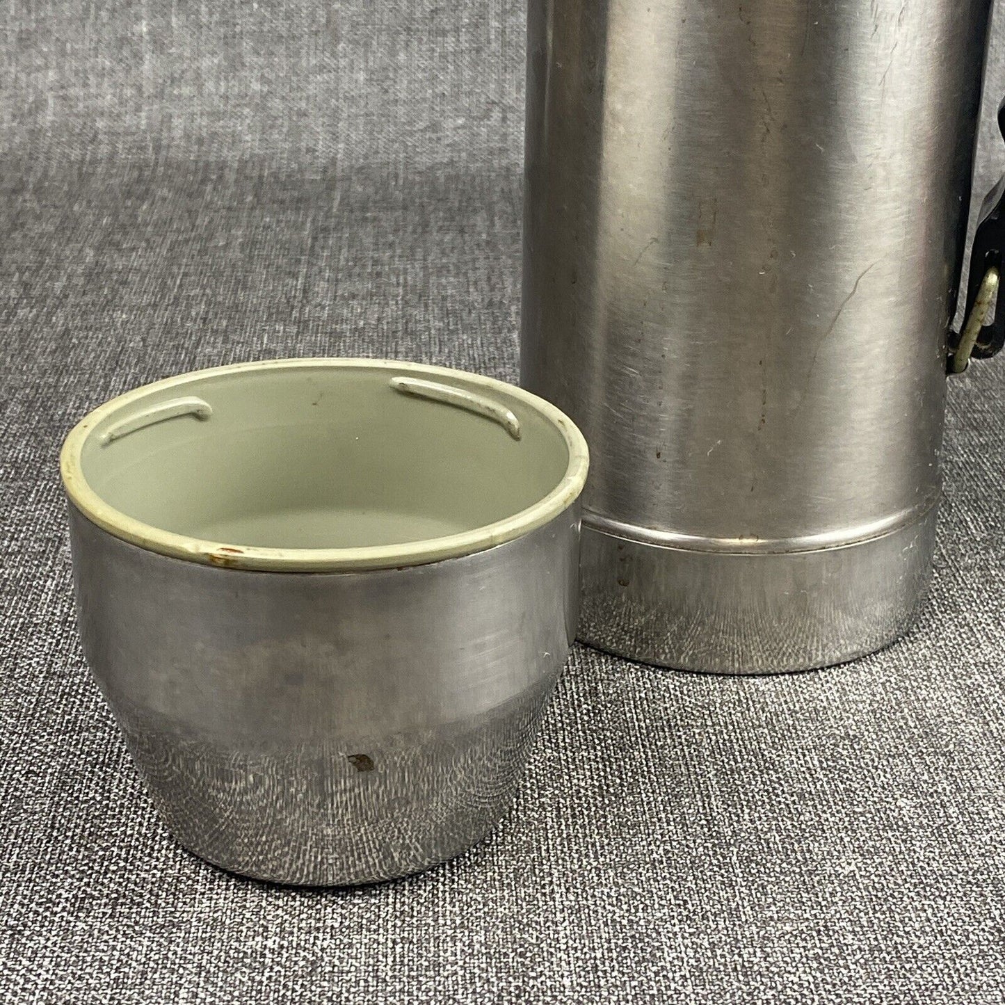 UNO-VAC UNBREAKABLE STAINLESS STEEL 1 QT THERMOS