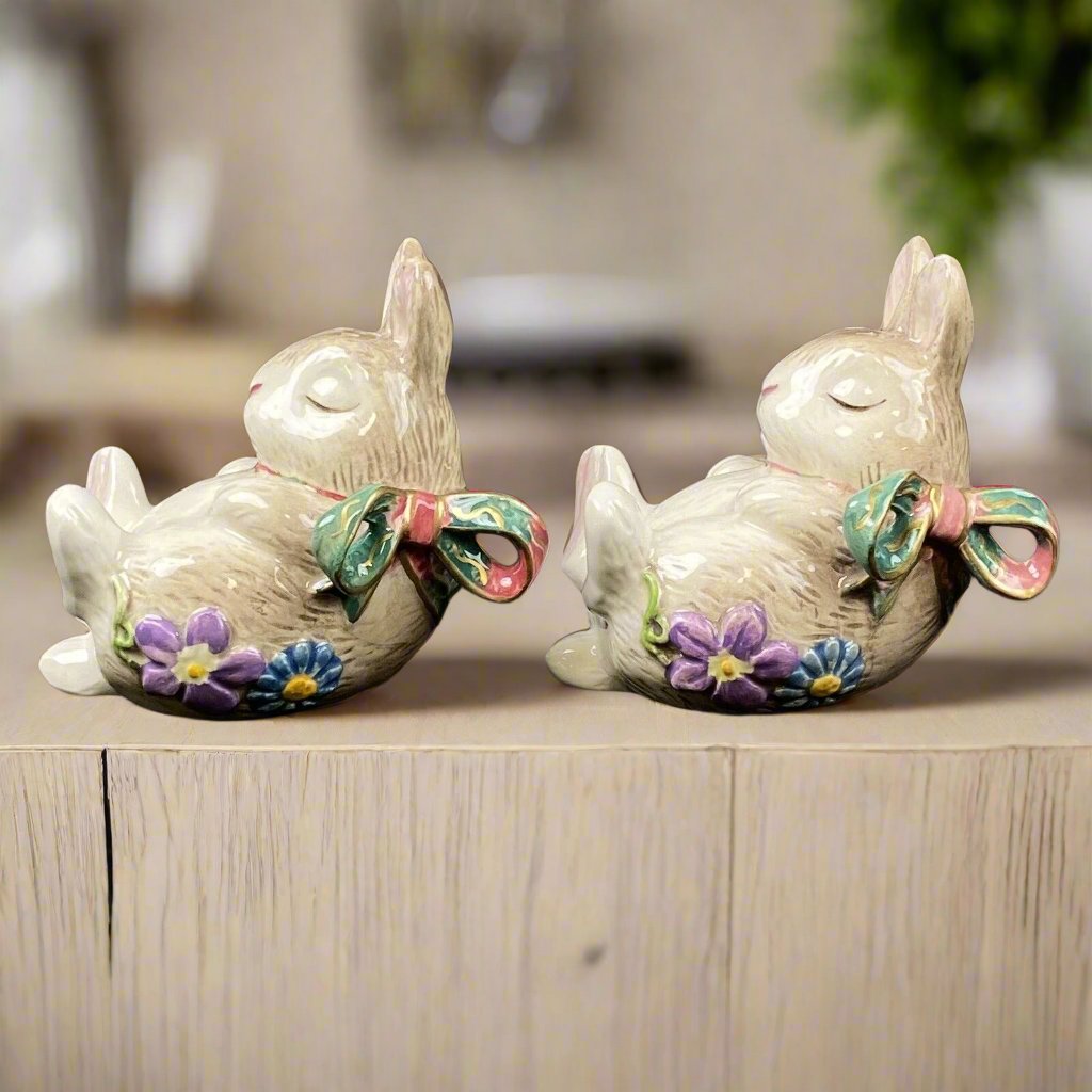 Fitz & Floyd Classic Springtime Bunny Rabbit Salt and Pepper Shakers