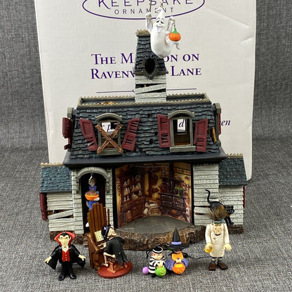 Vintage Hallmark the Mansion on Ravenwood Lane Keepsake Haunted House 2004 w/Orn