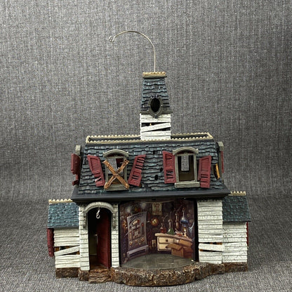 Vintage Hallmark the Mansion on Ravenwood Lane Keepsake Haunted House 2004 w/Orn