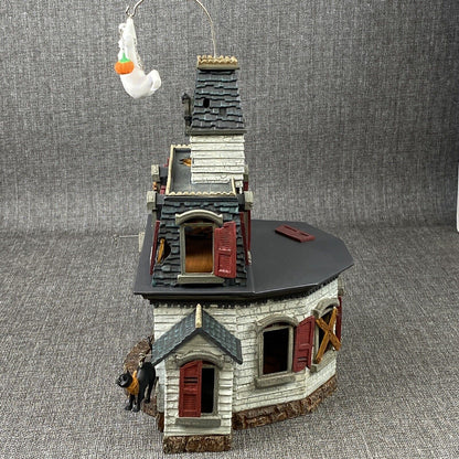 Vintage Hallmark the Mansion on Ravenwood Lane Keepsake Haunted House 2004 w/Orn