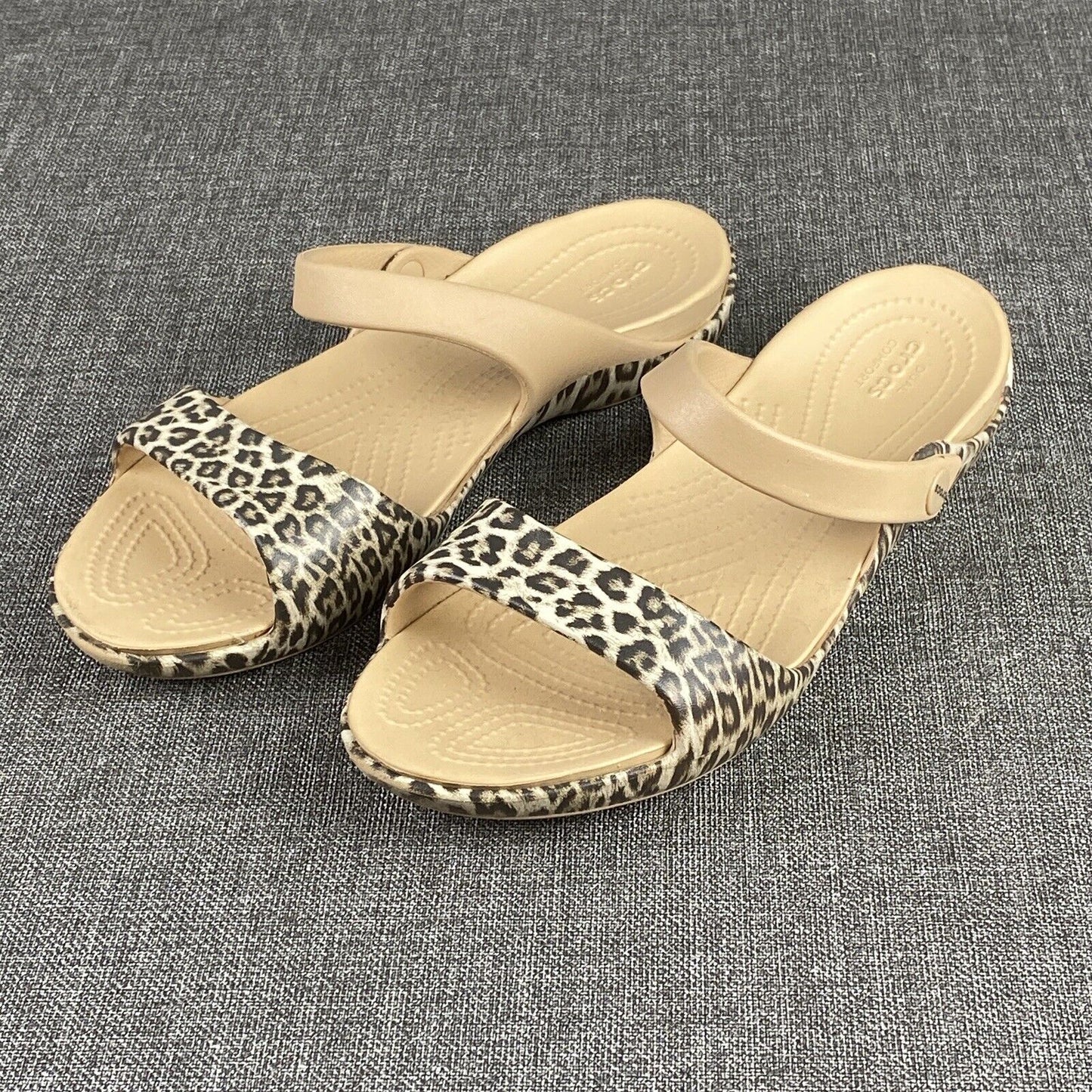 Crocs Dual Comfort Womens SZ 10 W Leopard Print Flip Flop Sandals Cheetah Shoes