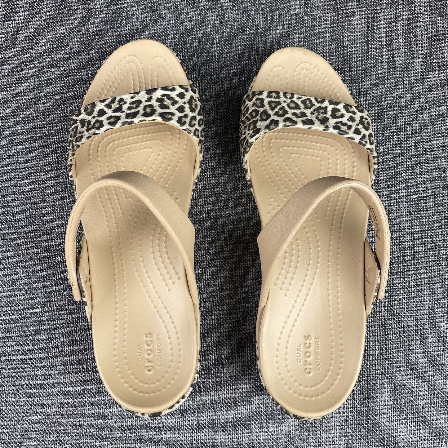 Crocs Dual Comfort Womens SZ 10 W Leopard Print Flip Flop Sandals Cheetah Shoes