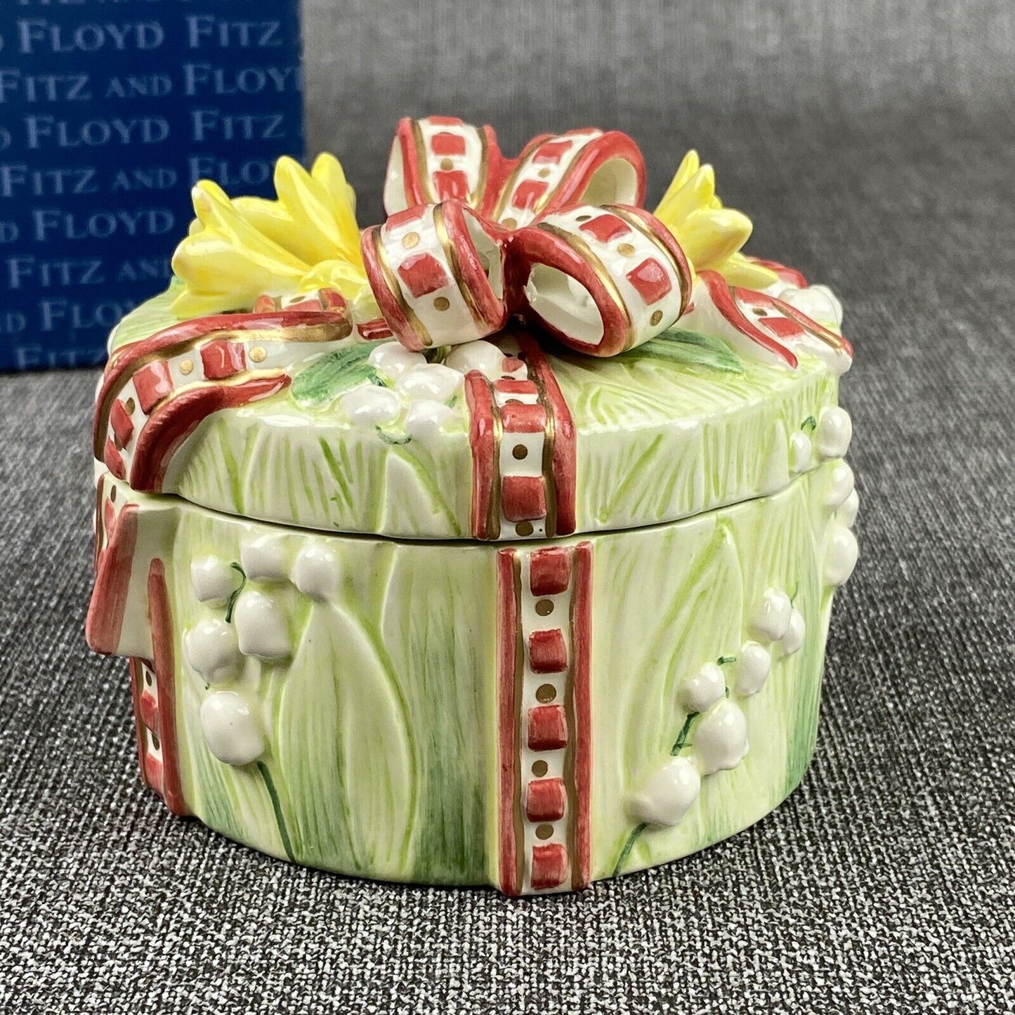 Fitz and Floyd Gift with Ribbon Lidded Trinket Box Green Floral Round NOS