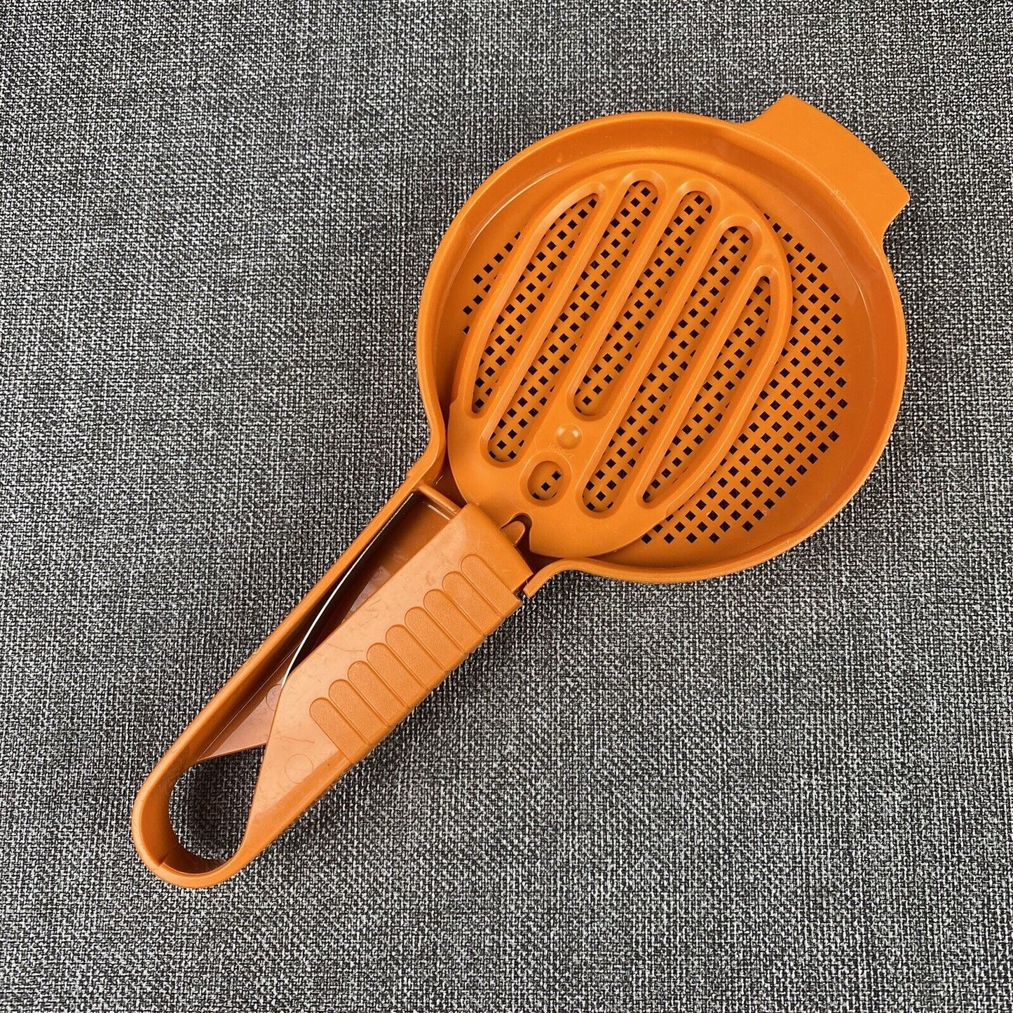 Vintage Tupperware Orange Sift-It Paddle Hand Held Sifter Handle