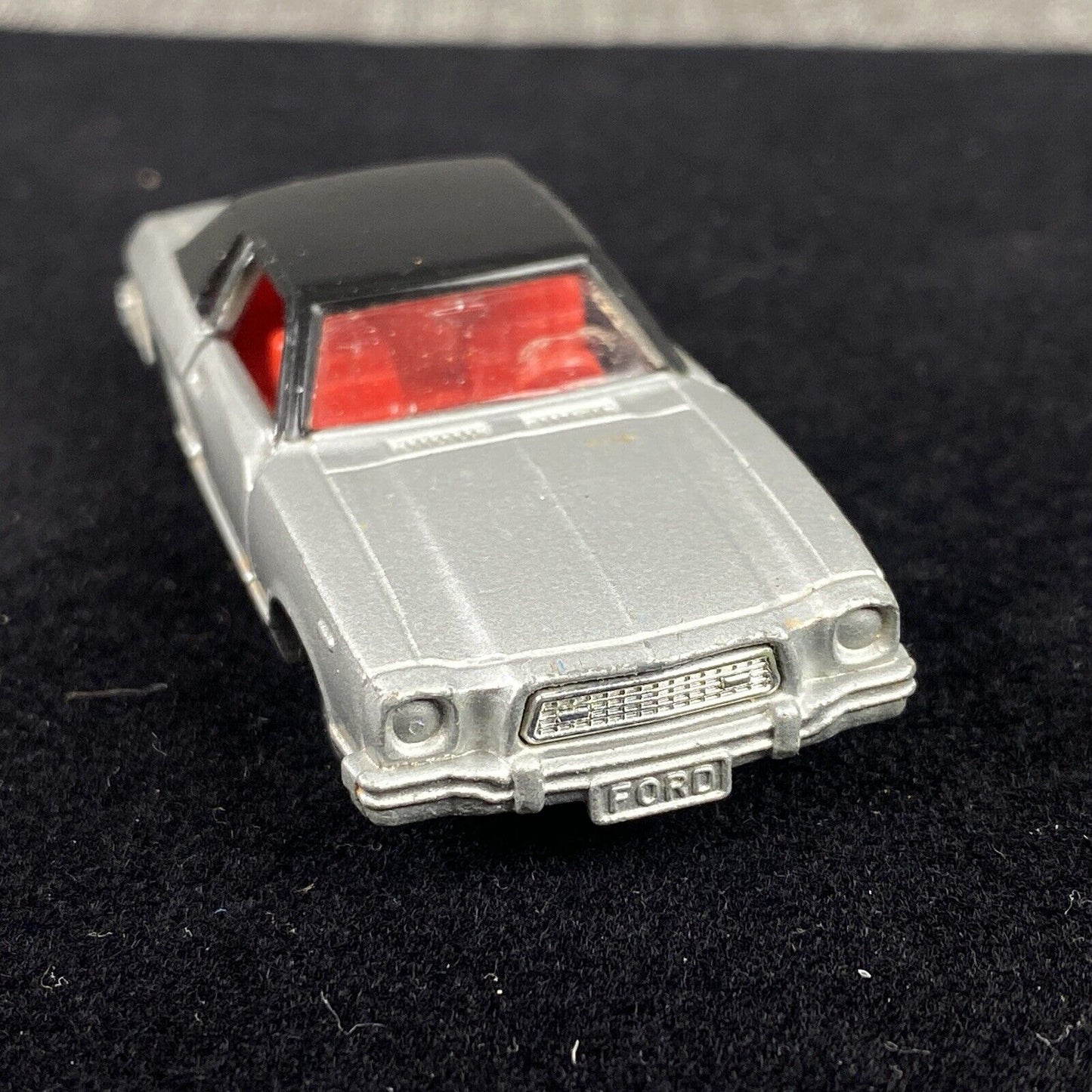 Tomica Tomy 1/63 1978 FORD MUSTANG II GHIA F38 Silver w Red Interior Japan