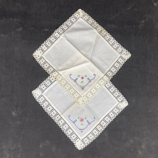 2 Vintage Hand Embroidered Linen Napkins Handkerchiefs  (READ)