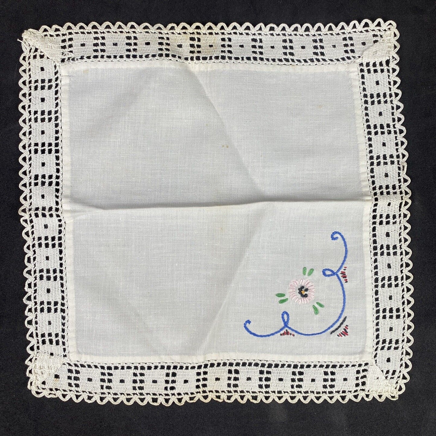 2 Vintage Hand Embroidered Linen Napkins Handkerchiefs  (READ)