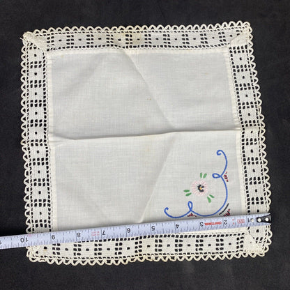 2 Vintage Hand Embroidered Linen Napkins Handkerchiefs  (READ)