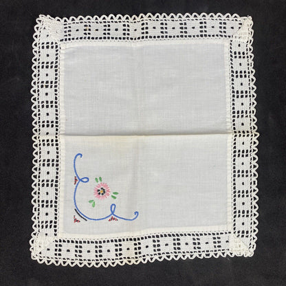 2 Vintage Hand Embroidered Linen Napkins Handkerchiefs  (READ)