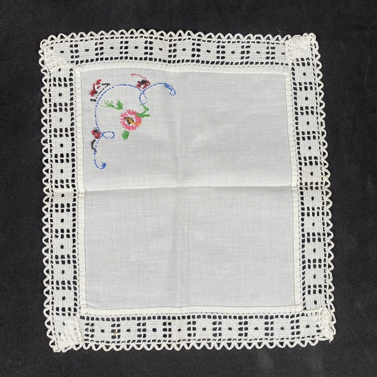 2 Vintage Hand Embroidered Linen Napkins Handkerchiefs  (READ)