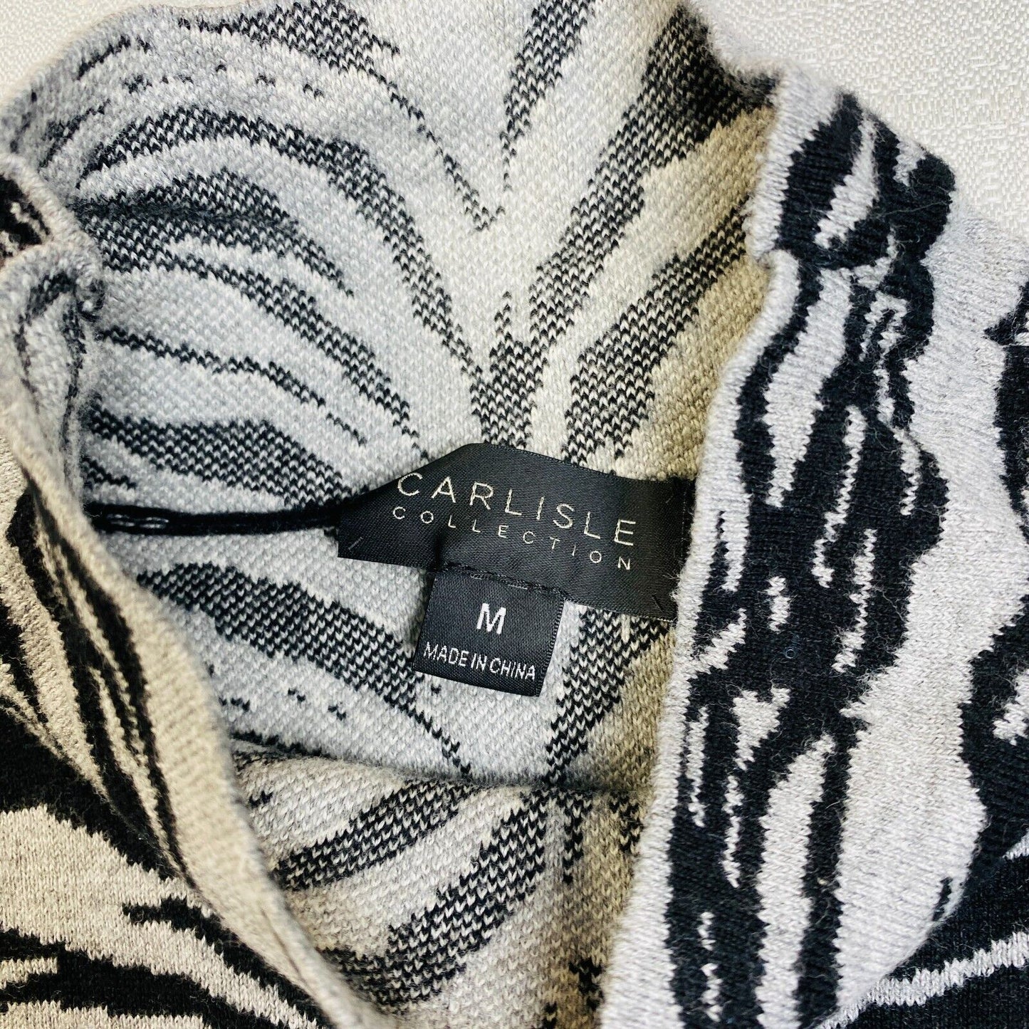 Carlisle White and Gray Zebra Print Sleeveless Turtleneck Sweater Size Large