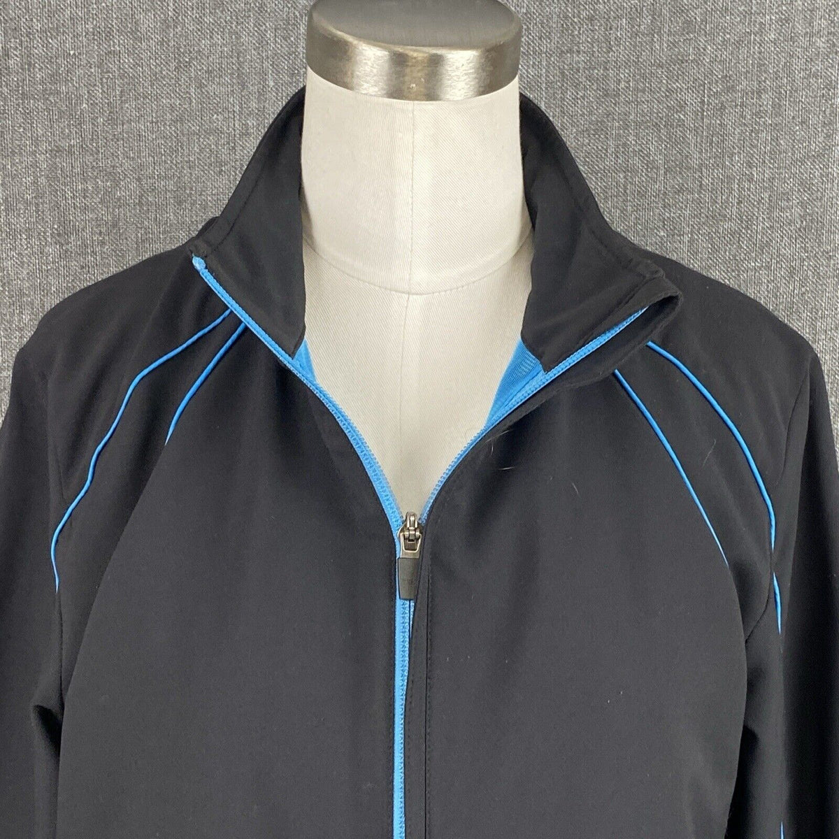 Annika Cutter And Buck Black with Blue Accent Womans Jacket Medium