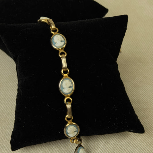 7.5" Cameo Style Bracelet