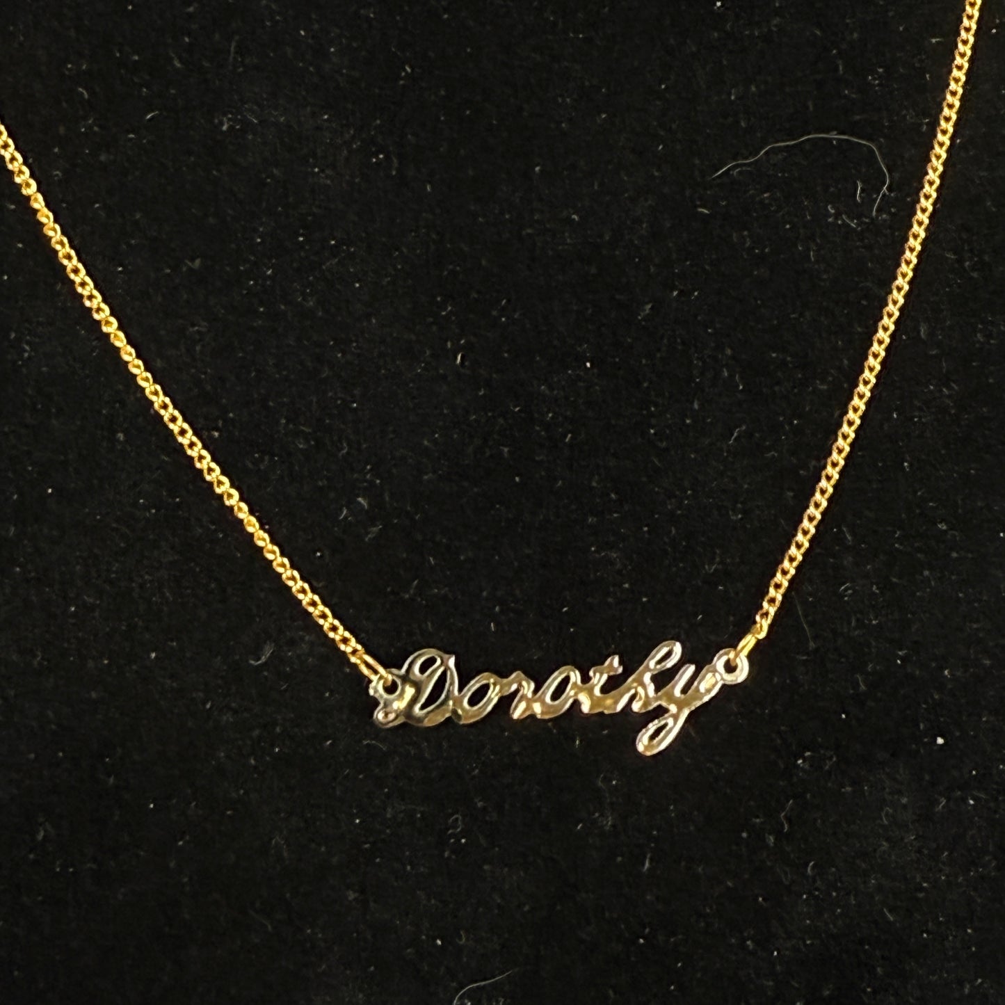 Name Necklace 'Dorothy' 16" Gold Color