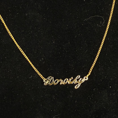 Name Necklace 'Dorothy' 16" Gold Color