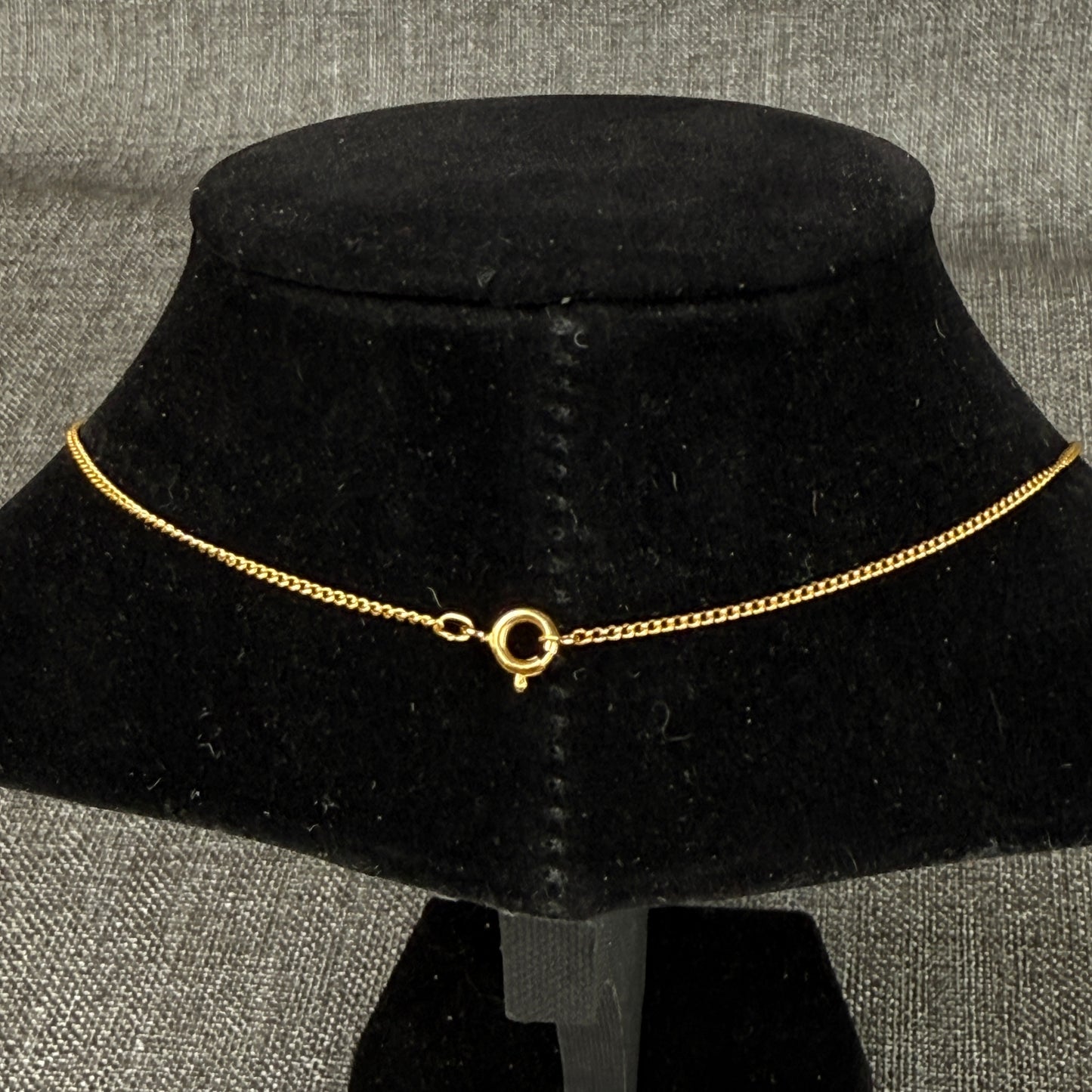Name Necklace 'Dorothy' 16" Gold Color