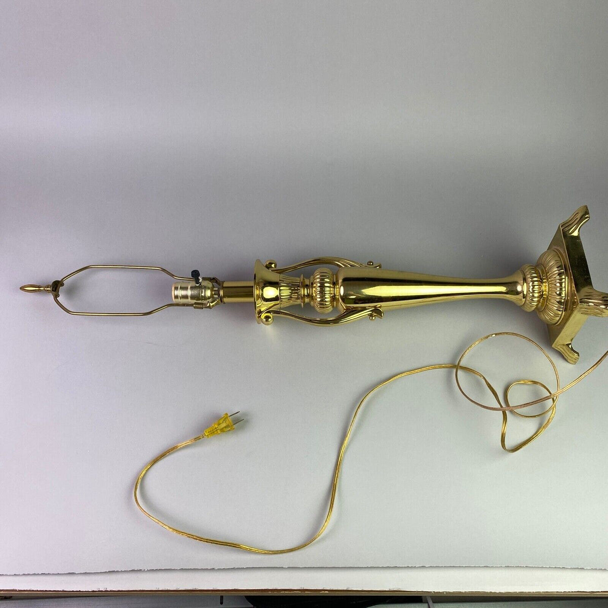 Retro Brass Lamp with Slender Feel (Tested and Working)