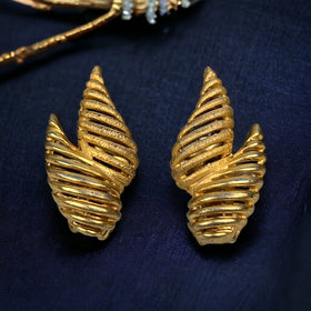 Vintage Hattie Carnegie Art Shape Gold Tone Clip Earrings 1.25"