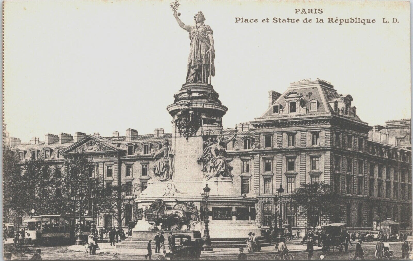 Vinage French Postcard - Paris, France, Place et Staue de la Republique