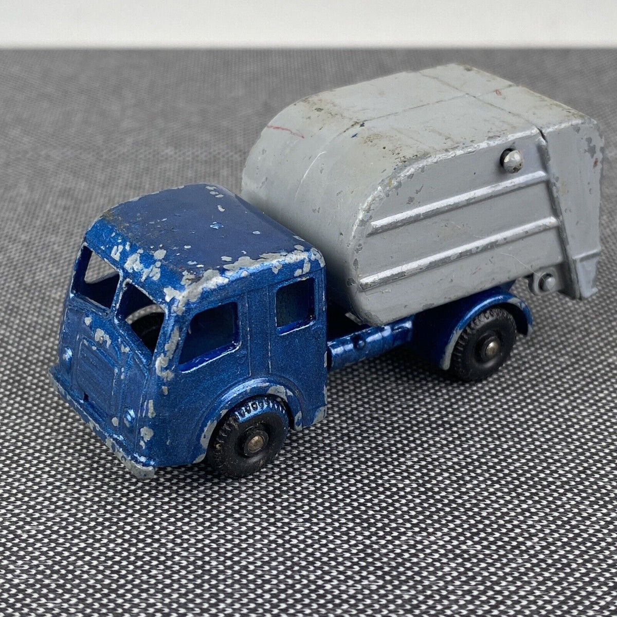 Matchbox #15 Tippax Refuse Collector Refuse Truck  made by Lesney in England