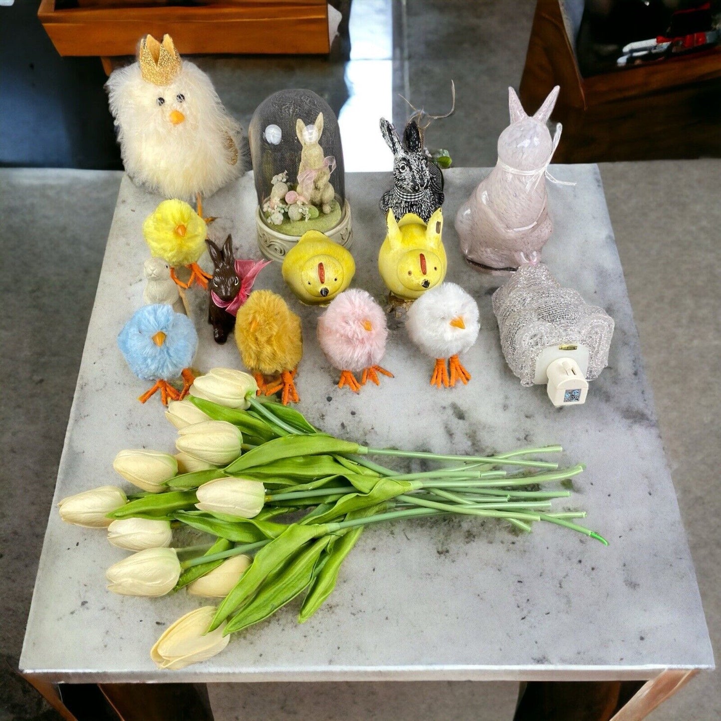 Lot of Easter Decor, Flowers, Chicks, Bunnies, Nightlight