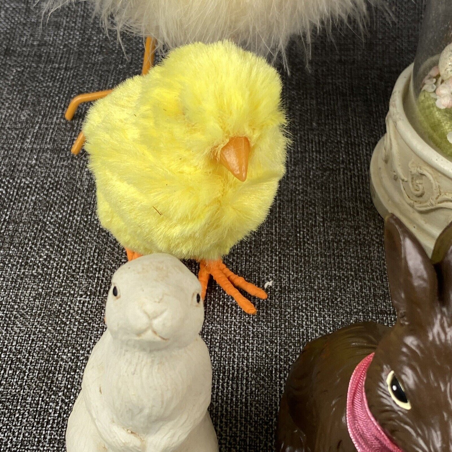 Lot of Easter Decor, Flowers, Chicks, Bunnies, Nightlight