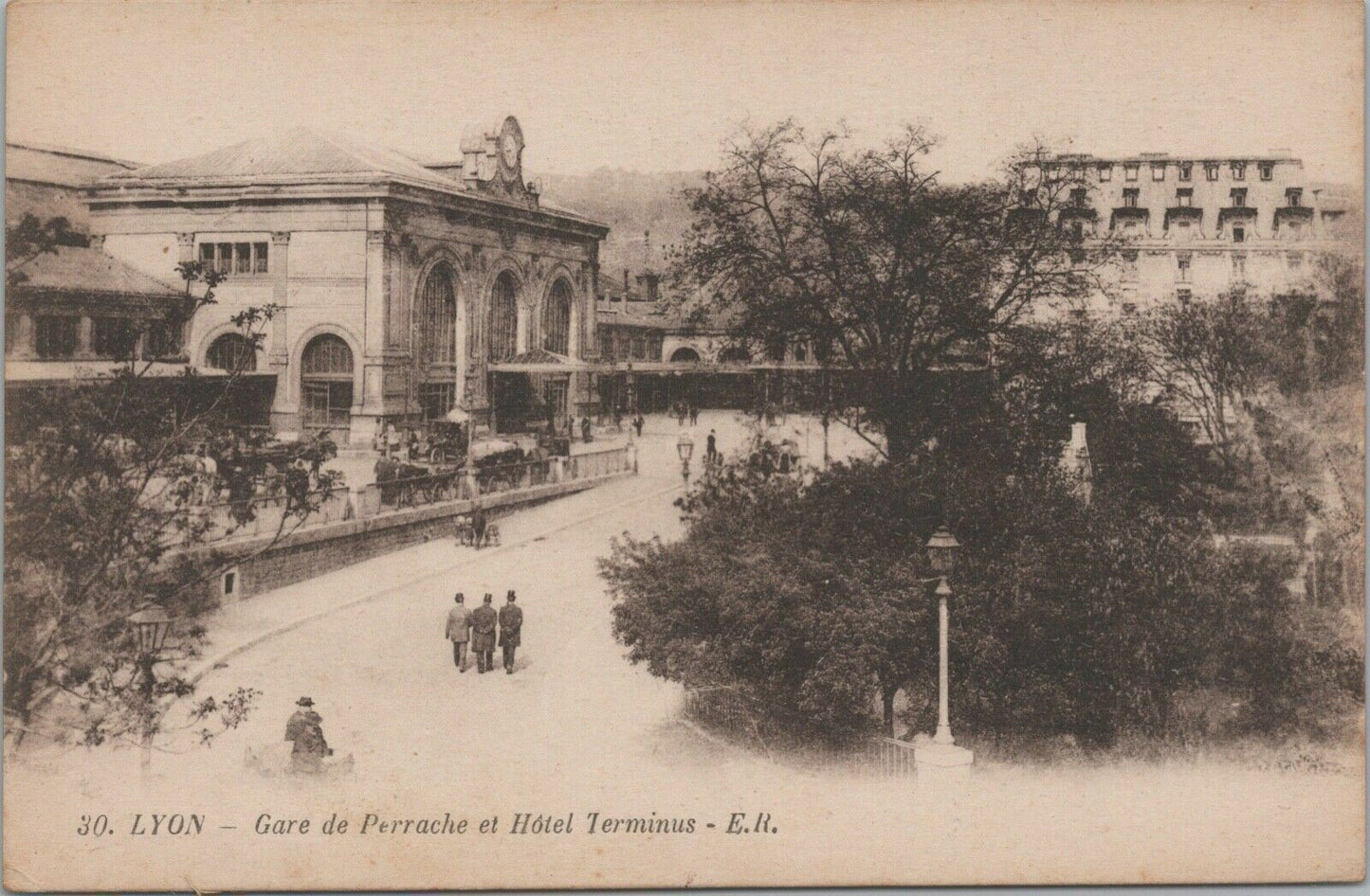 Antique B&G Postcard - LYON Gare de Perrache et Hotel Terminus - E.R. France