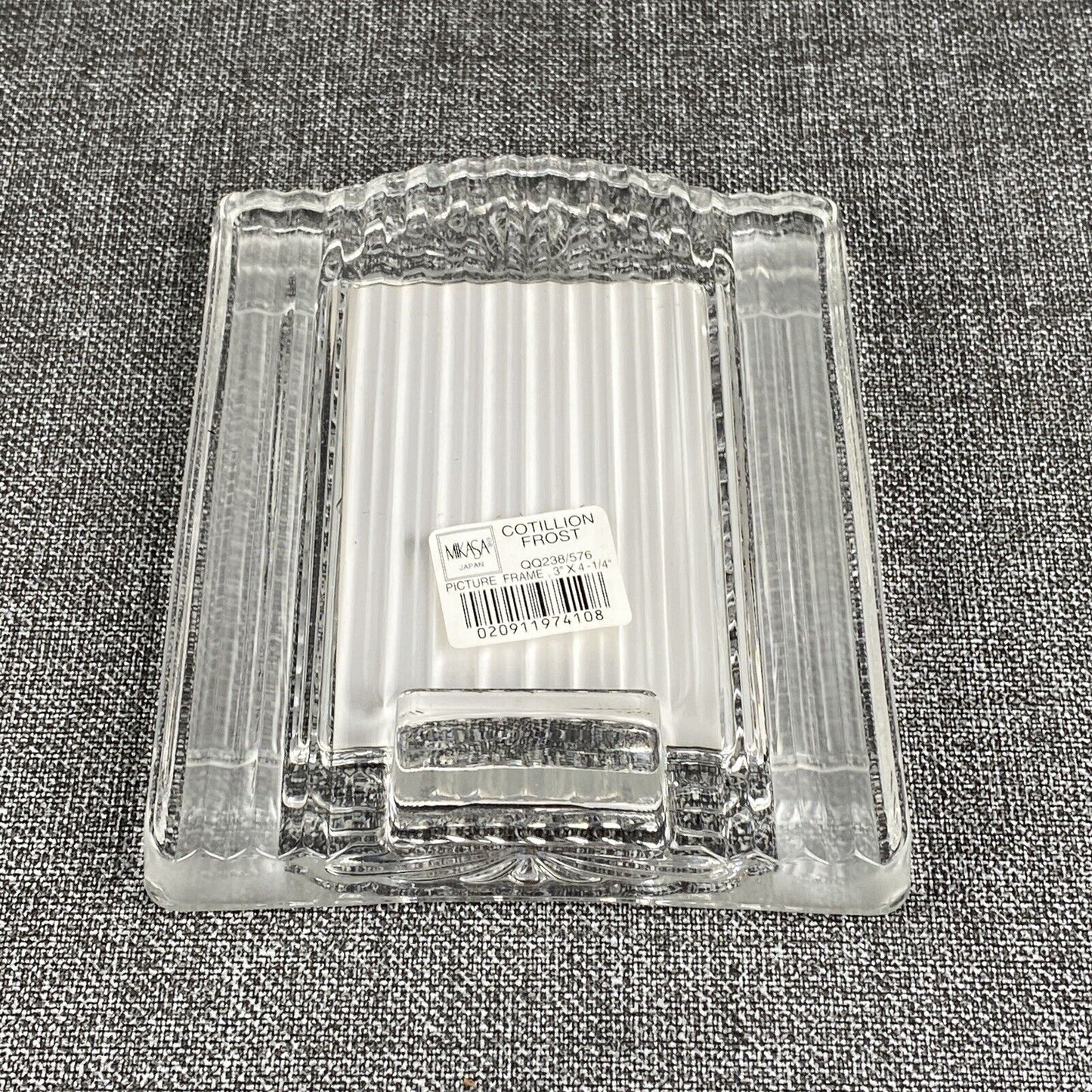 Mikasa Cotillion Frost 5" x 6"  Picture Frame