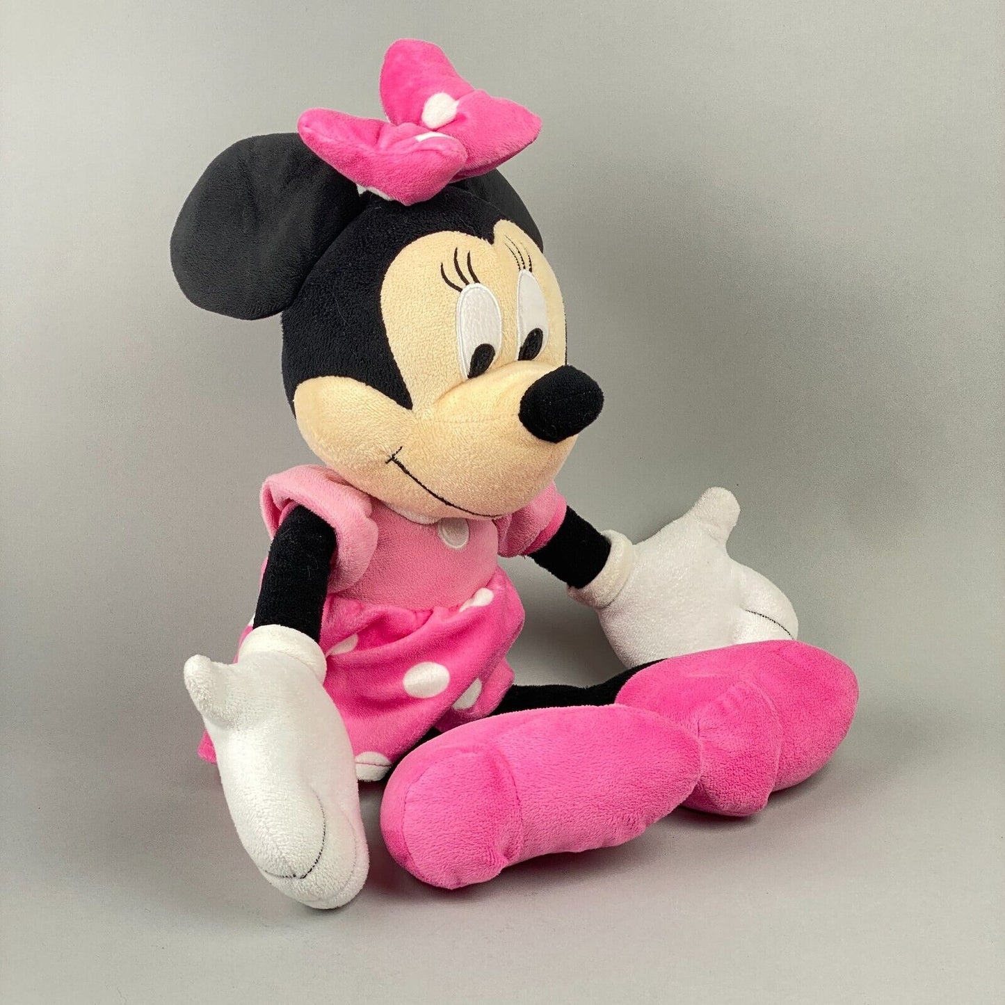 Disney Minnie Mouse - Jay Franco & Sons Stuffed Animal Plush