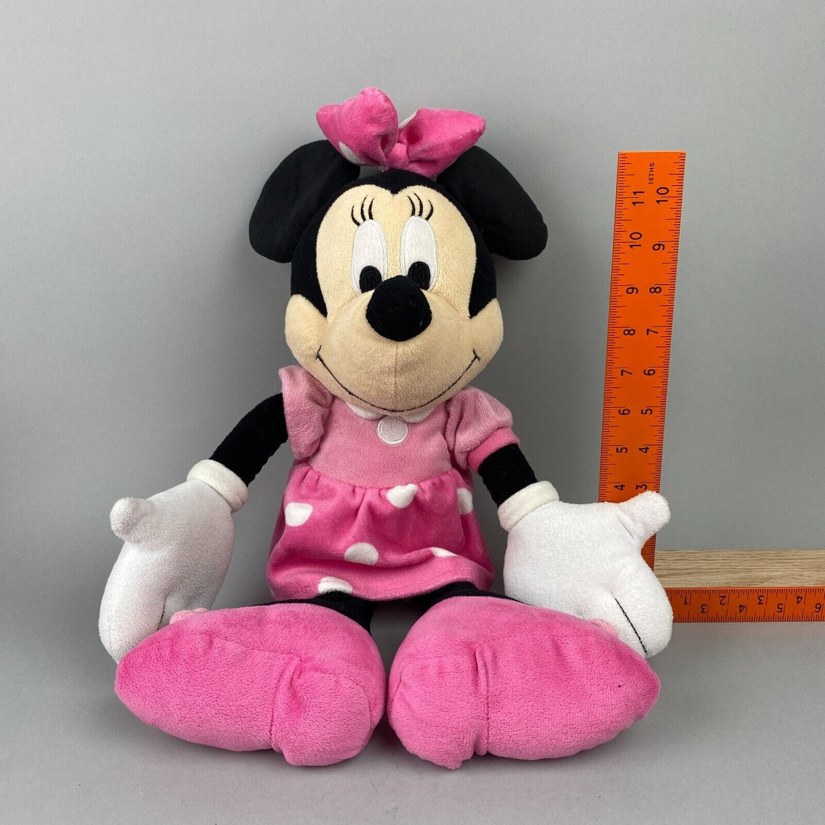 Disney Minnie Mouse - Jay Franco & Sons Stuffed Animal Plush