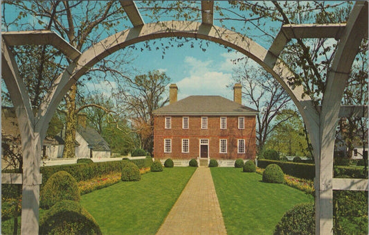 Vintage Postcard Wythe House Garden View (Official Colonial Williamsburg)