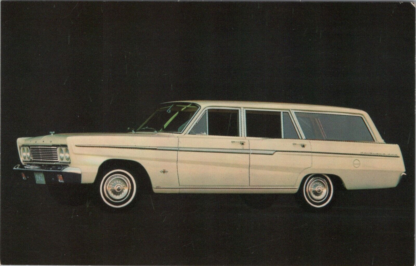 Vintage 1965 Postcard of Fairlane 500 Station Ranch Wagon