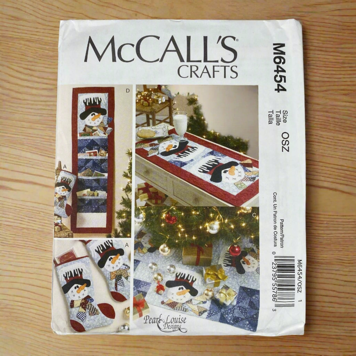 McCall's Crafts M6454 Stockings, Table Runner, Tree skirt & Card Holders Uncut