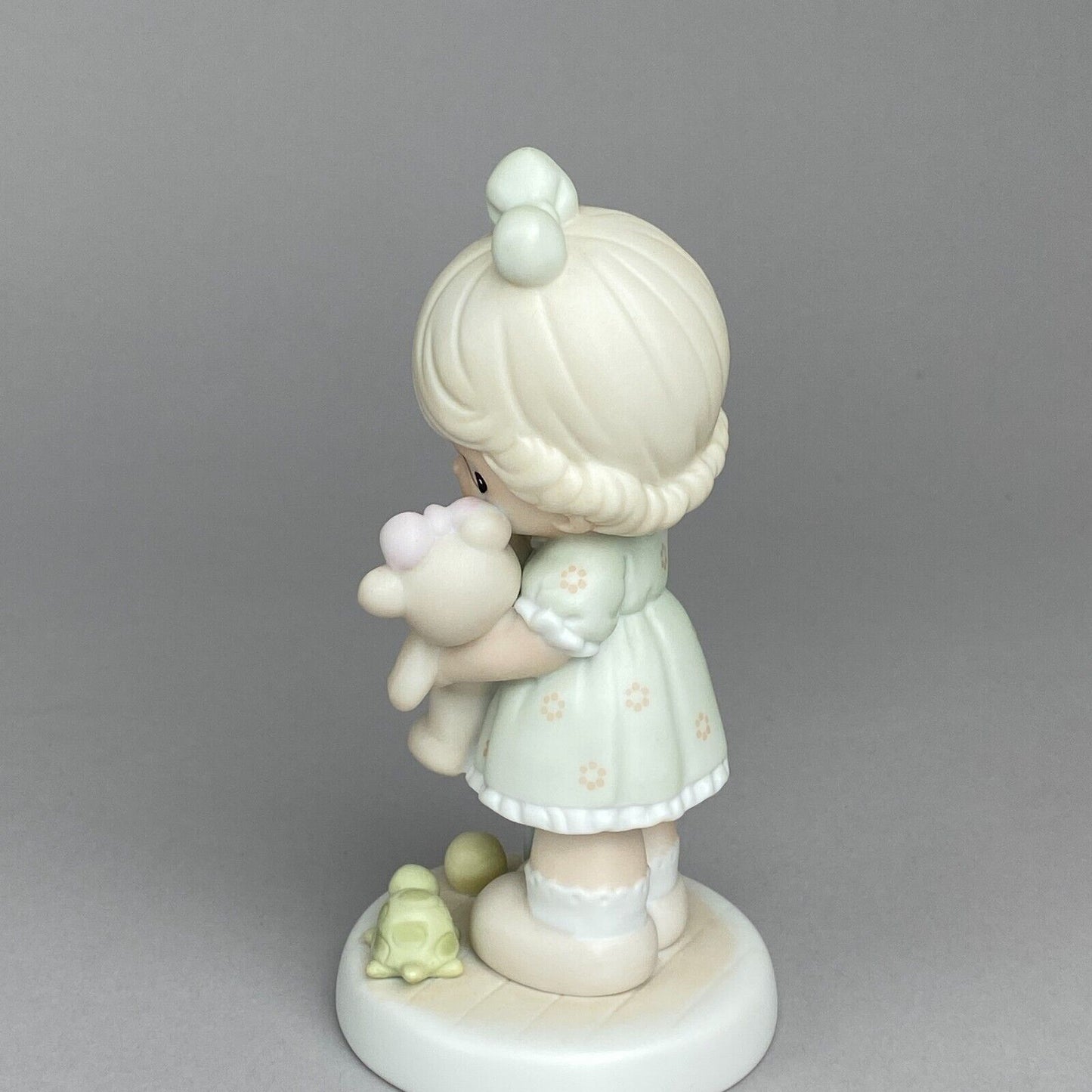 Precious Moments by Enesco Members Only Figurine "Loving" Vintage