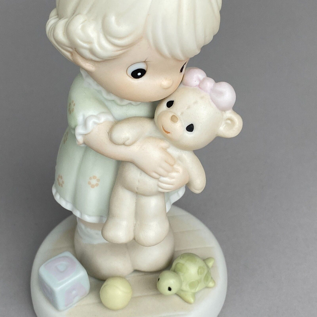 Precious Moments by Enesco Members Only Figurine "Loving" Vintage